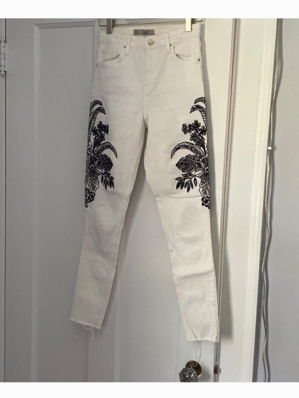 Topshop Jamie Embroidered Jeans - Picture 4 of 5